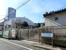 向かいの牛込第三中学