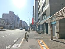 加瀬ビル167前面の通り