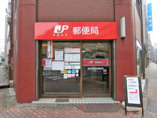 向かいの通りの麹町飯田橋通郵便局