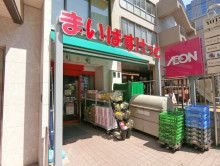 徒歩1分のまいばすけっと新宿三栄町店