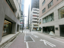 土志田ビルディング前