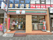 徒歩1分のセブンイレブン新宿駅西店