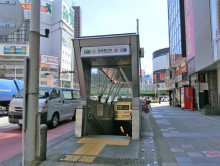 最寄りの「新宿西口駅」
