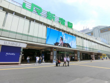 最寄りの「新宿駅」