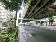 プラスアストルビル前