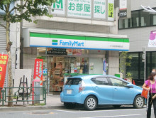 並びのファミリーマー