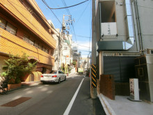 神楽坂プラザビル前面