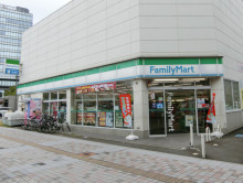 並びのファミリーマー