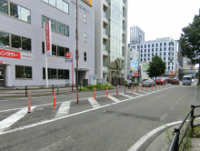 KIビル前面の通り