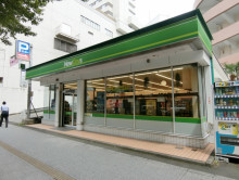 斜め向かいのニューデ