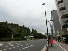 白金台ビル前面の通り