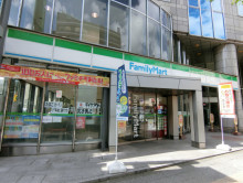 隣のファミリーマート
