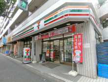斜め向かいのセブンイレブン中野新井店