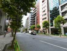 オフィスビル前面道路