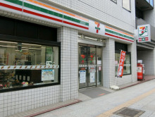 向かいのセブンイレブ