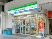 向かいのファミリーマ