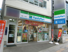 隣のファミリーマート