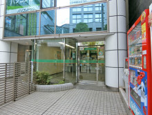徒歩1分のりそな銀行 新宿駅新南口出張所