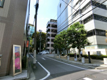 小松ビル前面の通り