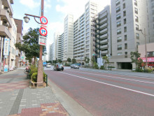 TOMビル前面の永代