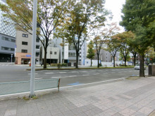 コンヤスビル前面の定