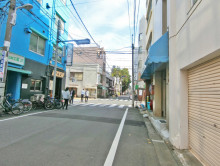 東上野1棟ビル前面の通り