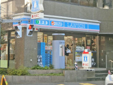 徒歩2分のローソン 