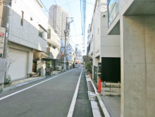 Tビル前面の通り