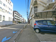 E・スペース前面の通り