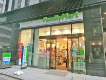 隣のファミリーマート