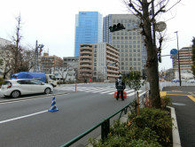 光村ビル前面の山手通