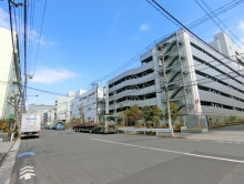 周辺は工場やマンションが多いエリア