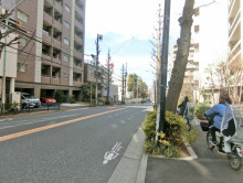東京・インテックスビル前面の中野通り