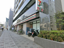 付近のセブンイレブン