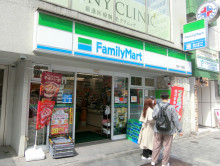 並びのファミリーマー