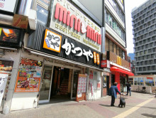 周辺には飲食店が点在