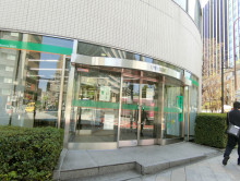 徒歩1分のりそな銀行