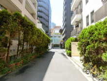 セルクル赤坂前面の通