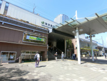 最寄りの「海浜幕張駅」