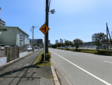 幕張ビル前面の通り