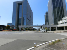 幕張ベイタワー前面の
