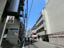 周辺は落ち着いたエリ