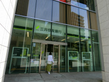 徒歩4分の三井住友銀