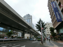 新六本木ビル前面の六