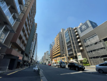 VORT東新宿前面の