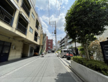 赤城ビル前面の通り