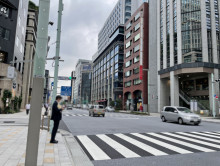 日本橋三井タワーの前