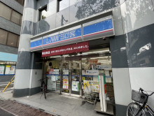 徒歩1分のローソン 