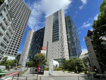 付近の新宿イーストサ