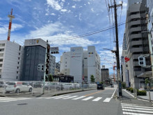 横浜西口KNビル前面